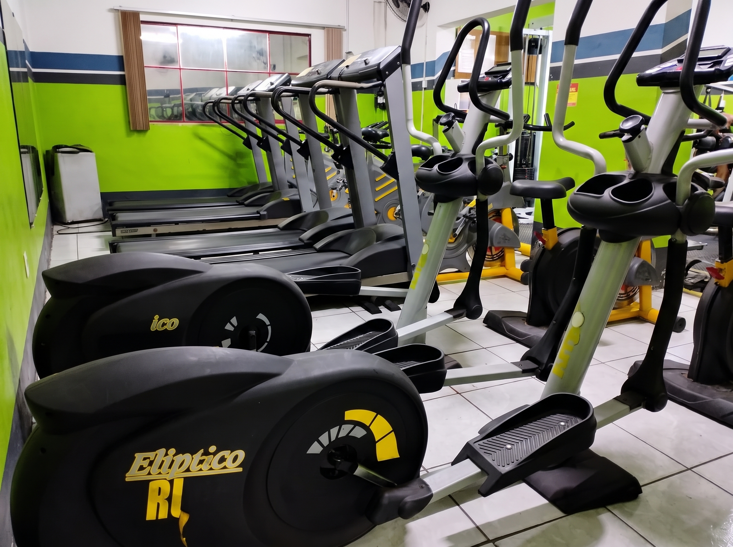 Espaço de ergometria da Academia Bom Físico